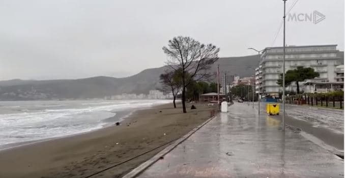 “Zhduket” shëtitorja e Kunës. Shëngjin, erozioni rrezikon zona të banuara