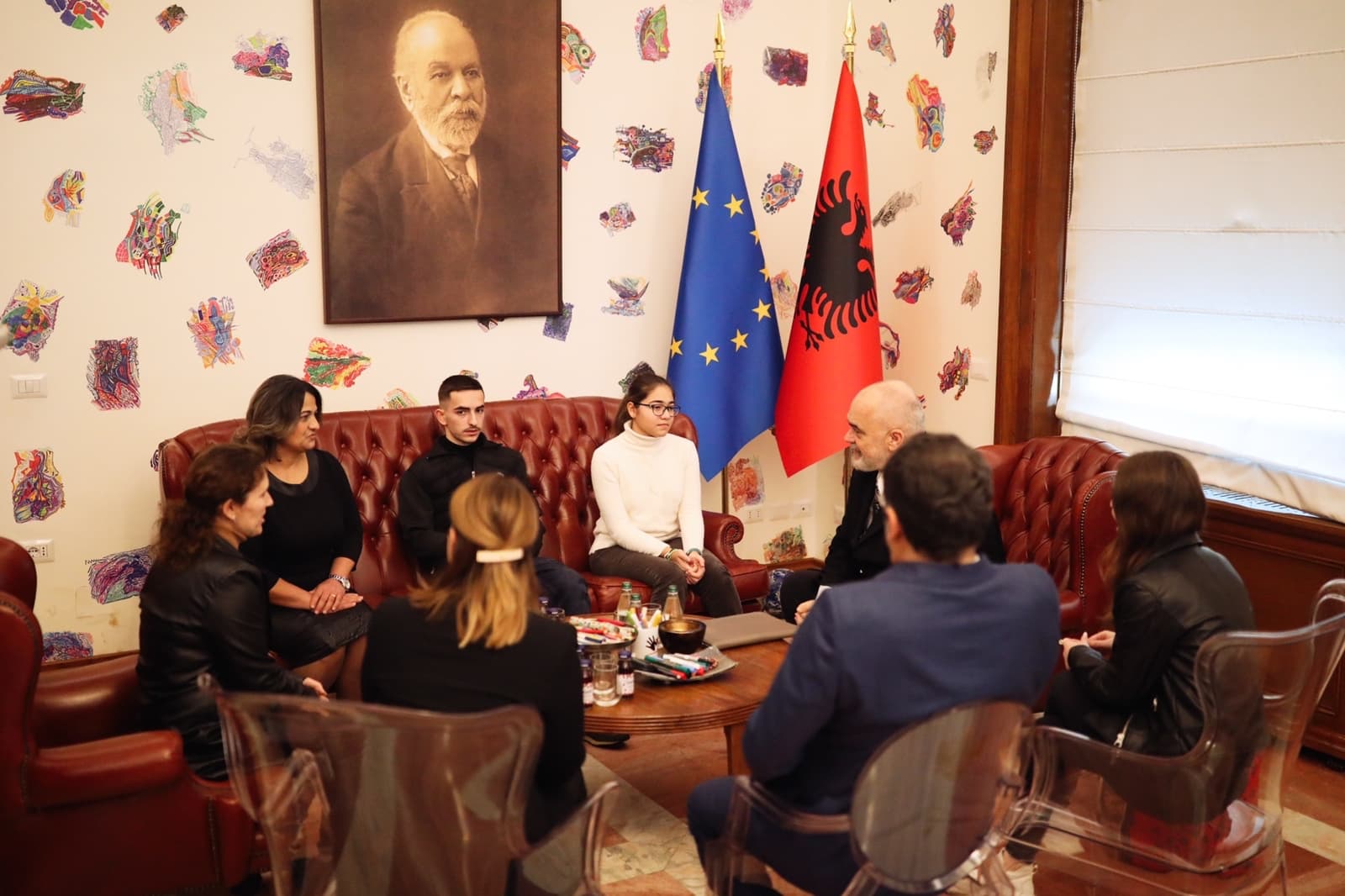 Qeveria u jep statusin “Fëmijë në Përkujdesje të Republikës”, 5 fëmijëve të të rënëve në krye të detyrës