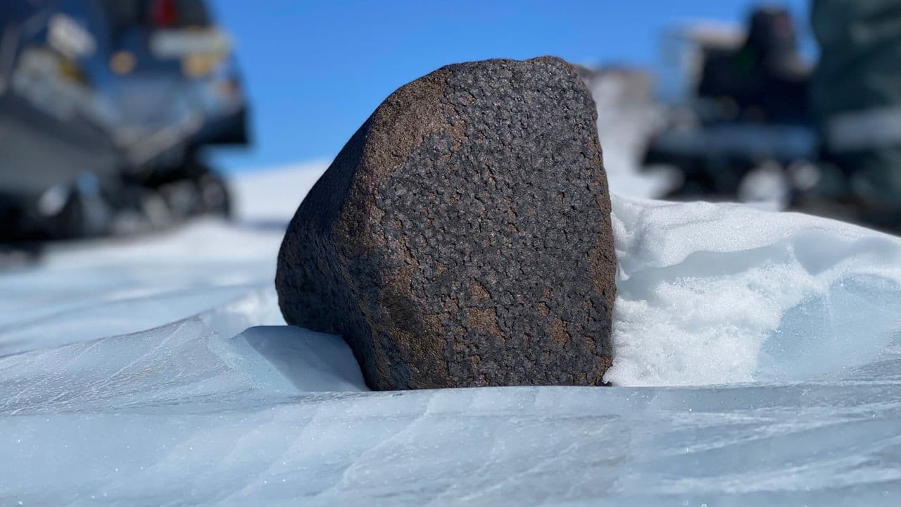 Zbulohet një meteorit i rrallë në Antarktidë, më i madhi i gjetur ndonjëherë