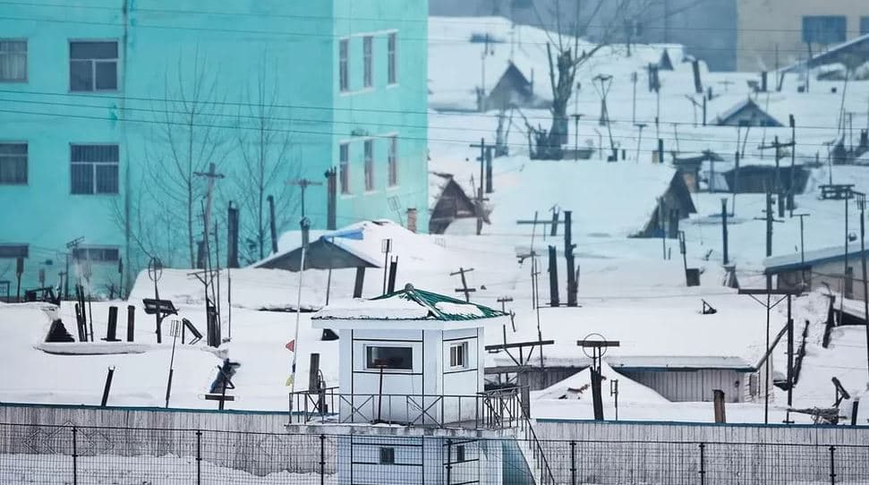 Koreja e Veriut lëshon alarmin për kushte ekstreme të motit 