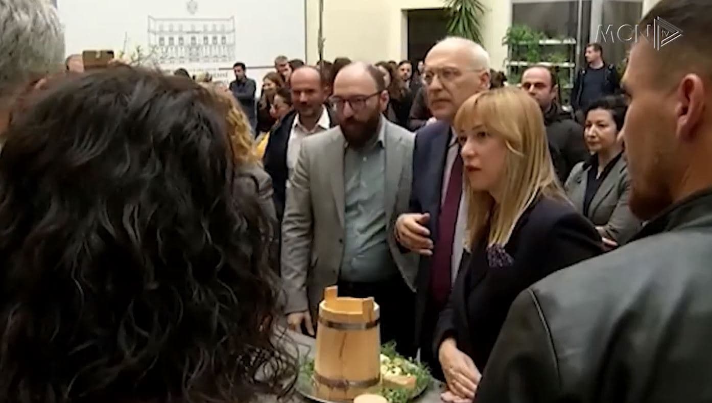 Certifikohen 4 produktet e para ushqimore / Ambasadori gjerman: Më shumë punë për cilësinë në tregje (VIDEO)