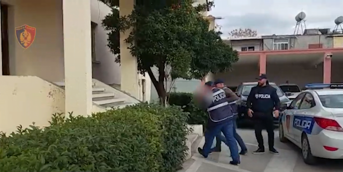 Kanosi dhe dhunoi një person, arrestohet 49-vjeçari në Lushnjë