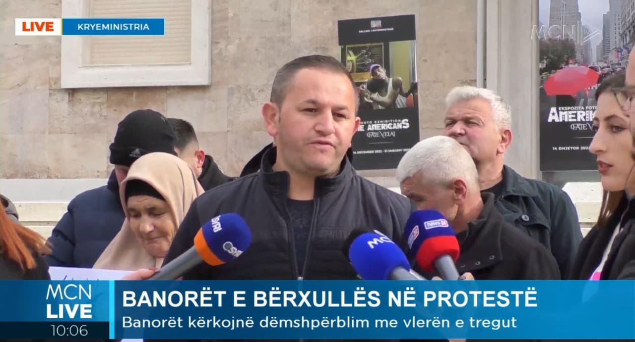 Thumanë-Kashar/ Banorët e Bërxullës protestë te Kryeministria: Do ndërmarrim akte ekstreme, nuk është pronë e zaptuar (VIDEO)
