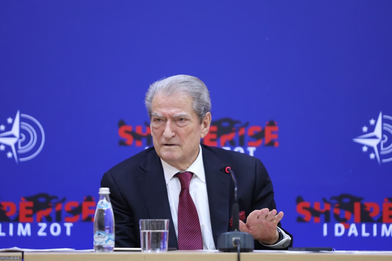 Arrestimi i ish-zyrtarit të FBI, Berisha: Rama agjent influent i Putinit