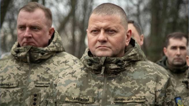 Komandanti i Forcave të Armatosura në Ukrainë dhuron 1 milion dollarë për ushtrinë