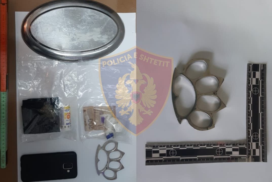 Përshtati lokalin për përdorim droge, pranga të zotit dhe një tjetri/ Gjendet kokainë dhe kanabis më Burrel