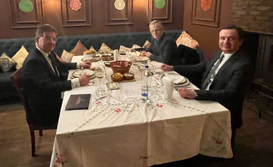 Lajçak pas takimit me Kurtin: Ramë dakord se të gjitha marrëveshjet duhet të zbatohen