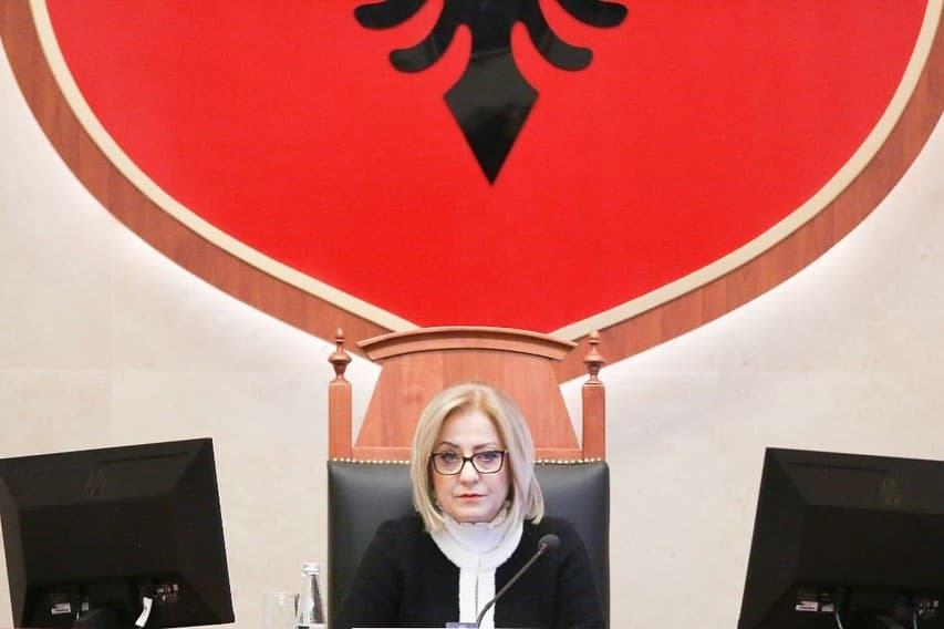 Grupi parlamentar i PD nis procedurën për shkarkimin e Nikollës si kryetare e Kuvendit