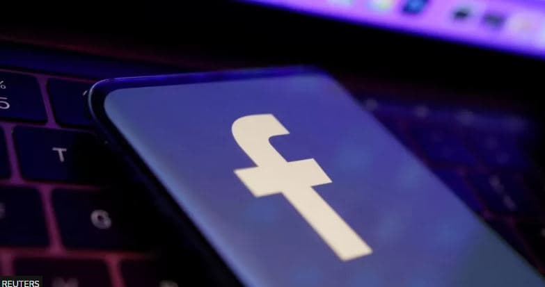 Meta rikthen llogaritë Trump, në Facebook dhe Instagram
