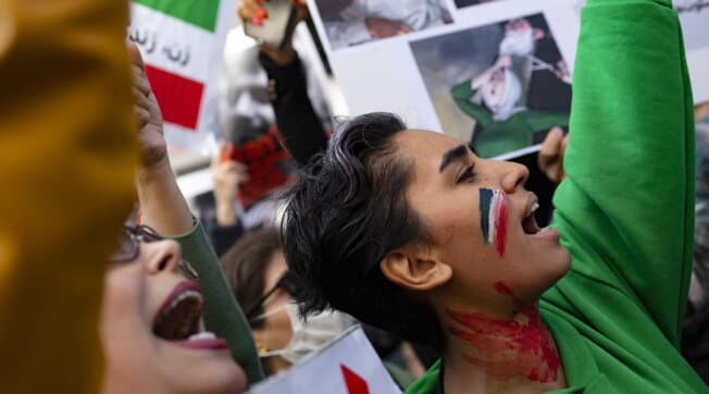 Dogji foton e Khomeinei, shtatzëna në Iran dënohet me vdekje 