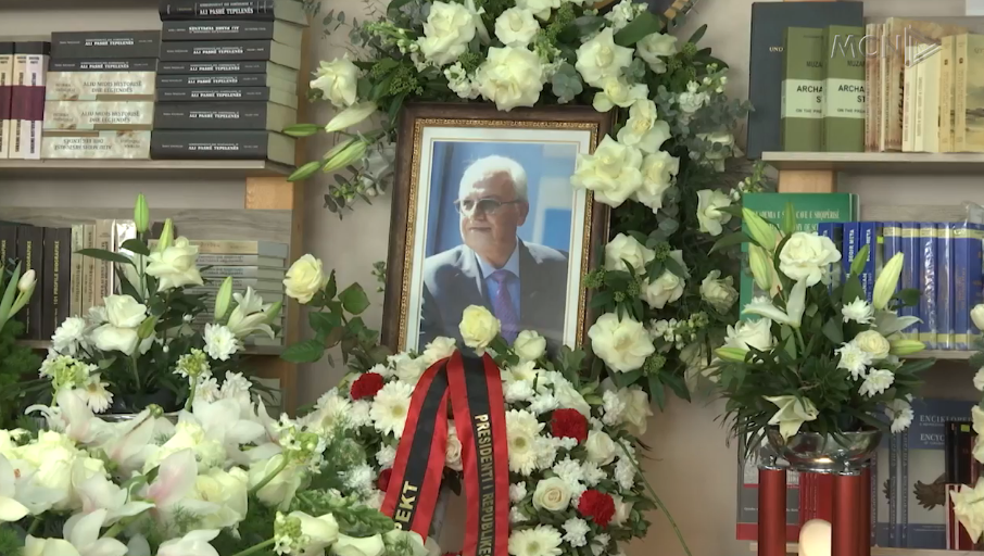 Homazhe për mjekun Isuf Kalo (VIDEO)