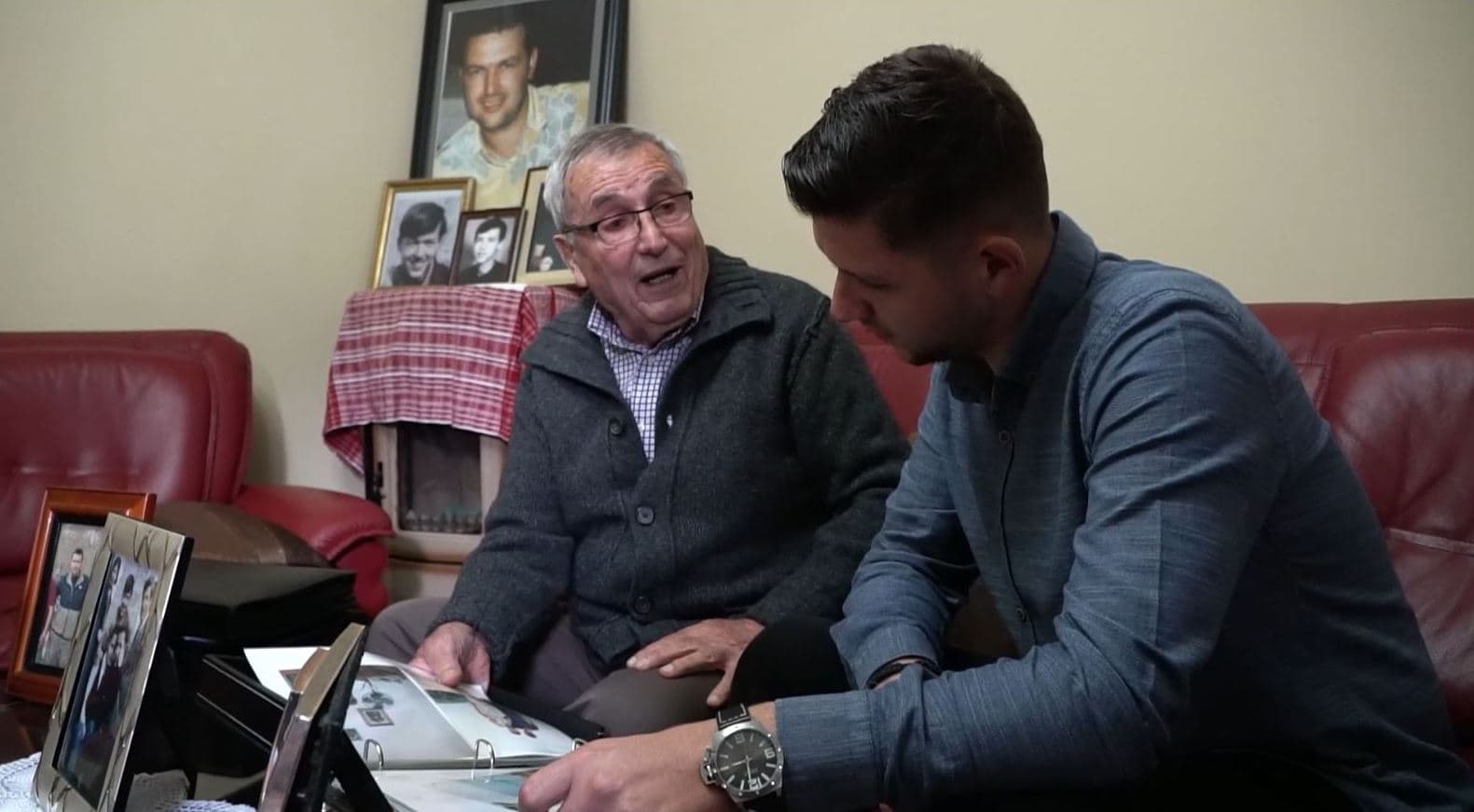 Një vrasje e pazbardhur prej 15 vitesh/ Babai i infermierit në Elbasan tregon pengun e tij dhe letrat që i vinin dy vite pas vrasjes 