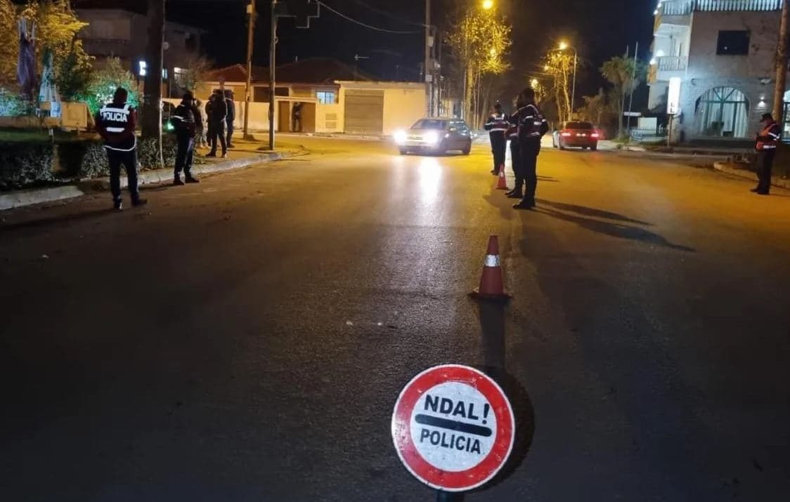 Konflikt mes tre të rinjve në Tiranë, një i plagosur