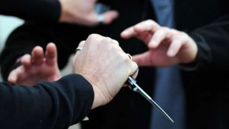 Plagoset me thikë 25-vjeçari në Fresk, arrestohet autori i dyshuar