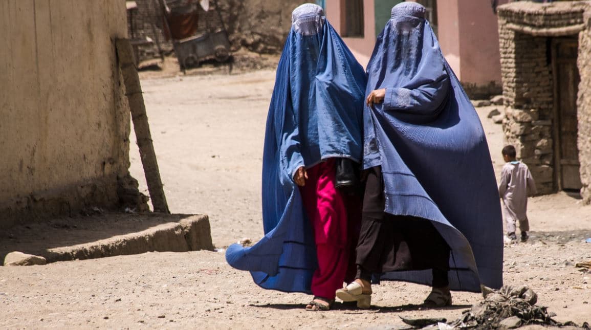 Afganistan, talibanët urdhërojnë universitetet private të ndalojnë vajzat nga provimet pranuese