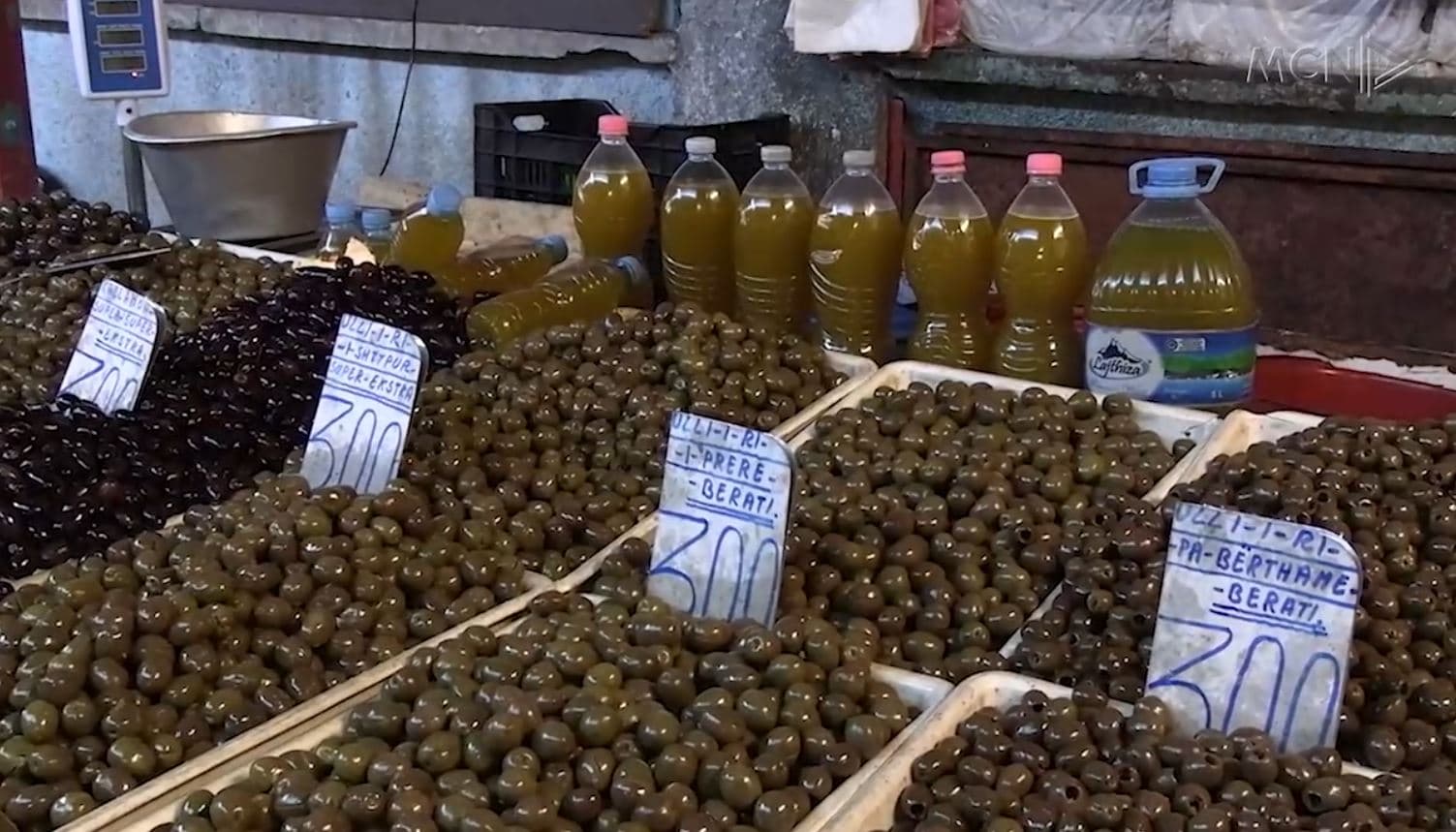 Vaji i ullirit, dyfish çmim i importit/ Prodhimi vendas mbetet stok, shitet lirë në treg (VIDEO)	