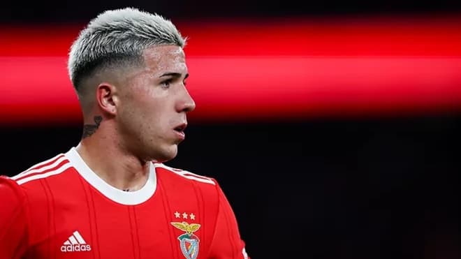Chelsea , superofertë për Enzo Fernandez
