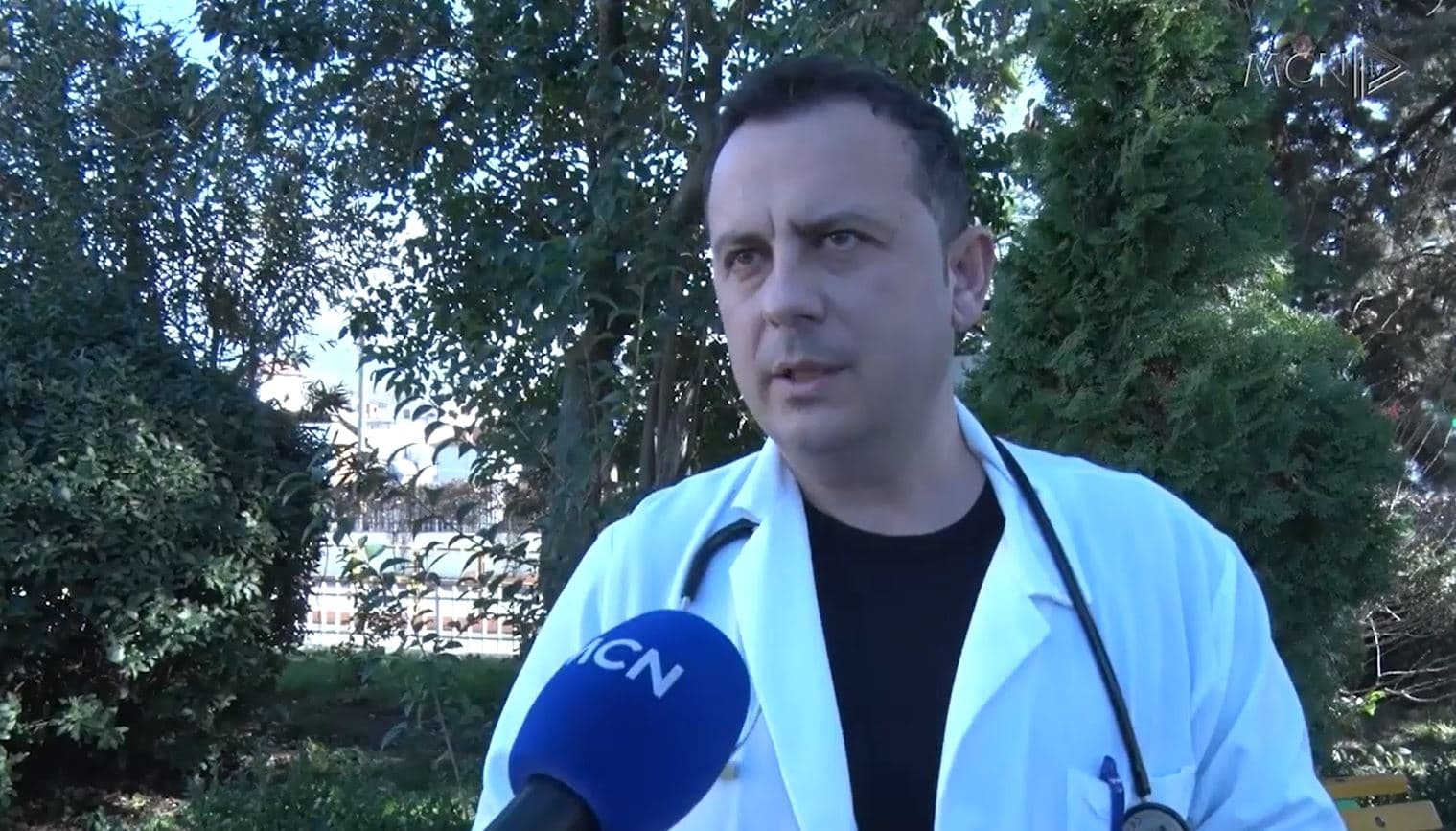 Gripi, dëmtime në mushkëri. Tanka: 35-55 urgjenca ditore, shumica nga gripi