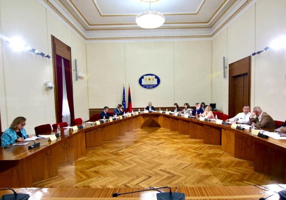 Interpelancë me Ramën për “skandalin McGonigal”, Konferenca e Kryetarëve pranon kërkesën e PD