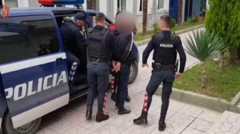 U kap në flagrancë teksa vinte baste sportive në lokalin e tij përmes celularëve, arrestohet 38-vjeçari në Korçë