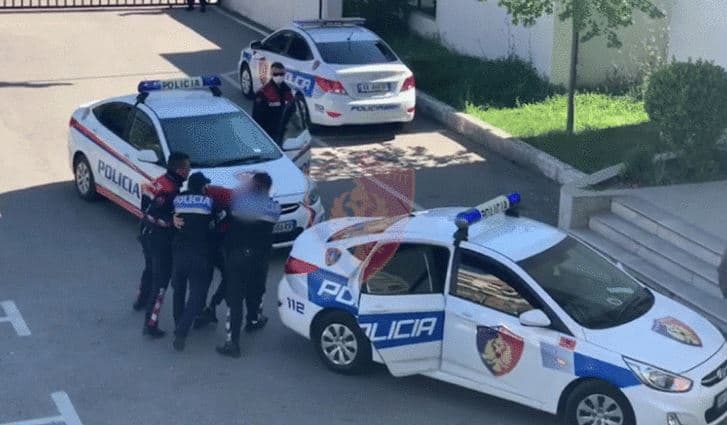 Ngacmoi seksualisht të miturën, arrestohet 59-vjeçari në Fier