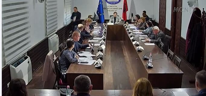 Auditues, jo vetëm nga ekonomia. Miratohet me debate drafti për auditin publik