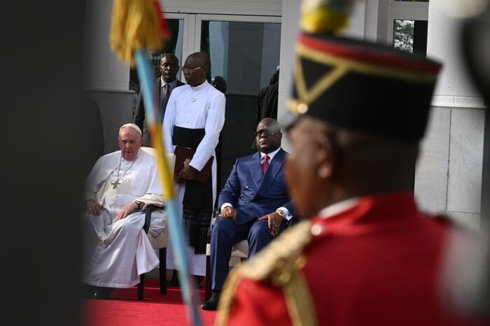 Mesazhi i Papës në Kongo: Afrika po vuan kolonializmin ekonomik, larg duart prej saj