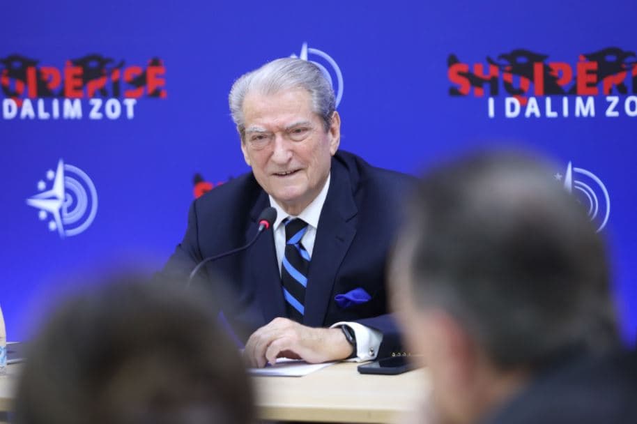 Berisha: Guvernatorja Kim, në raport me opozitën është një McGonigal me fustan
