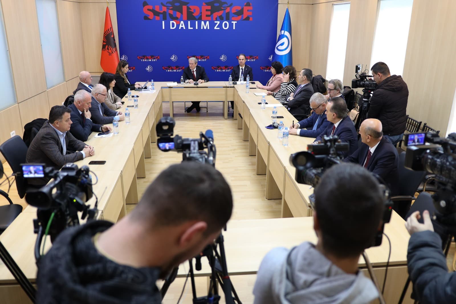 Berisha: Edi Rama sot politikisht është thjesht një kalbësirë! Shqiptarët nuk mund ta pranojnë më Kryeministër