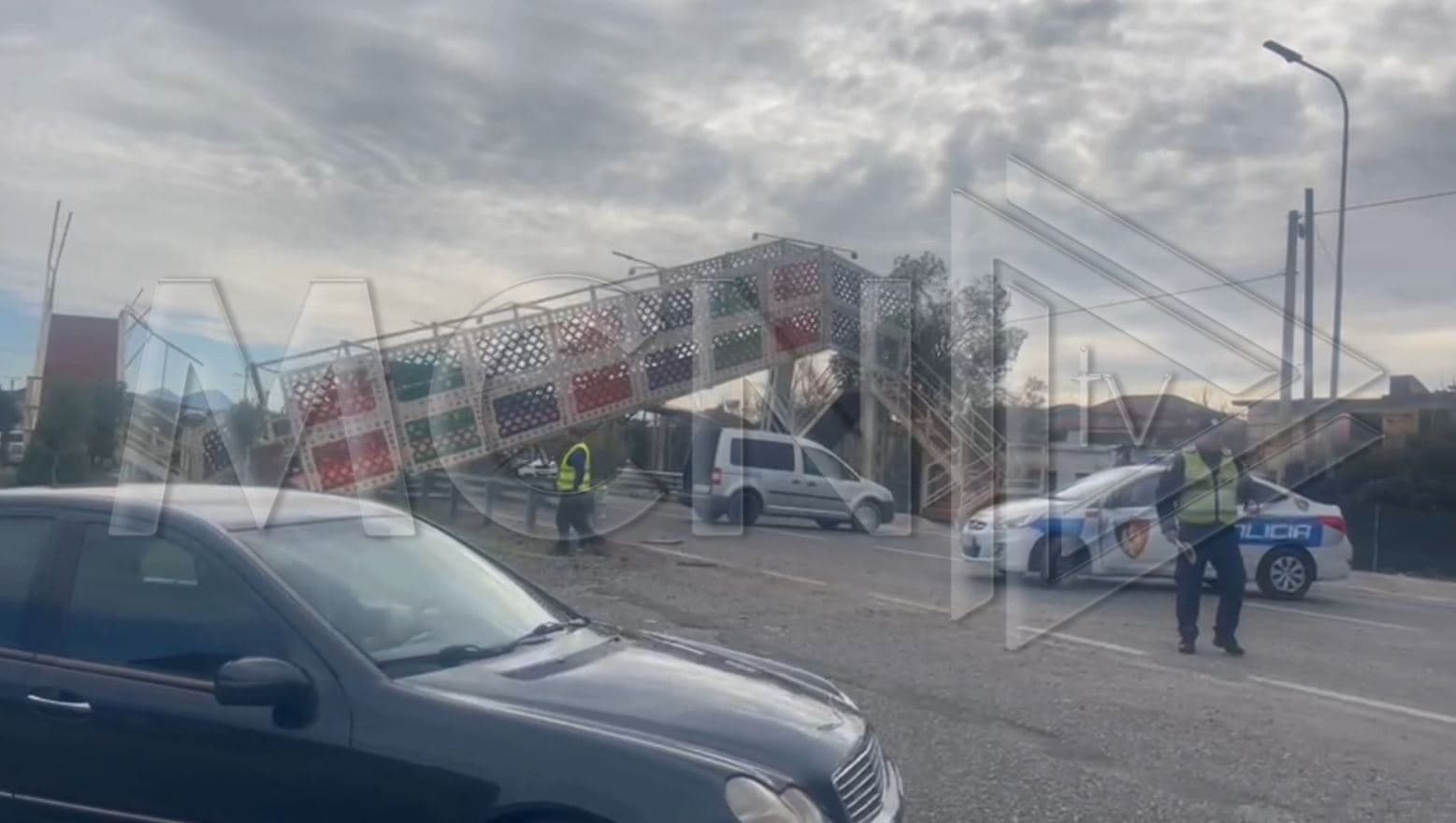 Shkodër, shembet mbikalimi i këmbësorëve te “Ura e Bahçallëkut” (VIDEO)