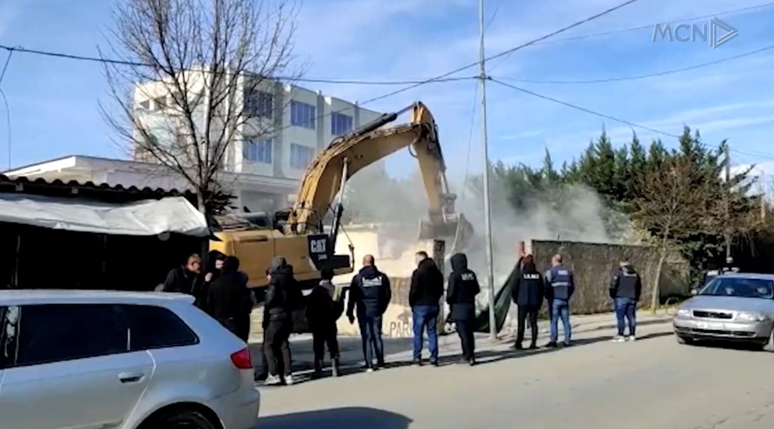 “Unaza e Madhe” shemb të tjera banesa/ Aktivistët: Duhet shpronësim me vlerën e tregut (VIDEO)