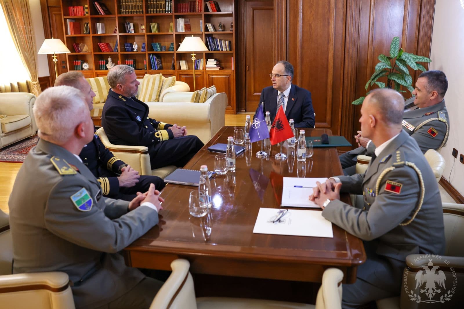 Begaj takon kryetarin e Komitetit Ushtarak të NATO-s: Në vëmendje, paqja dhe siguria në rajon
