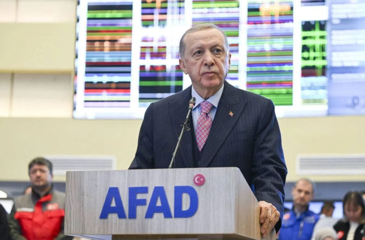 Mbi 2600 viktima në Turqi dhe Siri, Erdogan shpall 7 ditë zie kombëtare