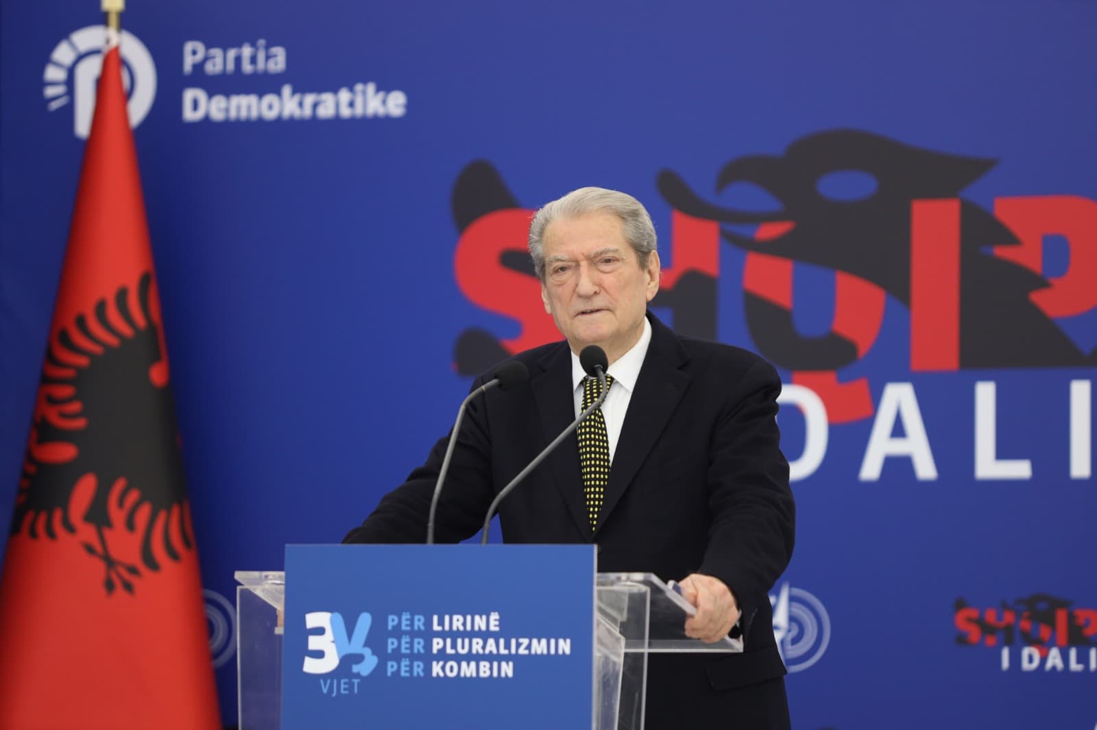 Berisha: Rama s’ia doli të përjashtojë opozitën nga zgjedhjet. 11 shkurti, dita e protestës më të fuqishme që ka parë Tirana