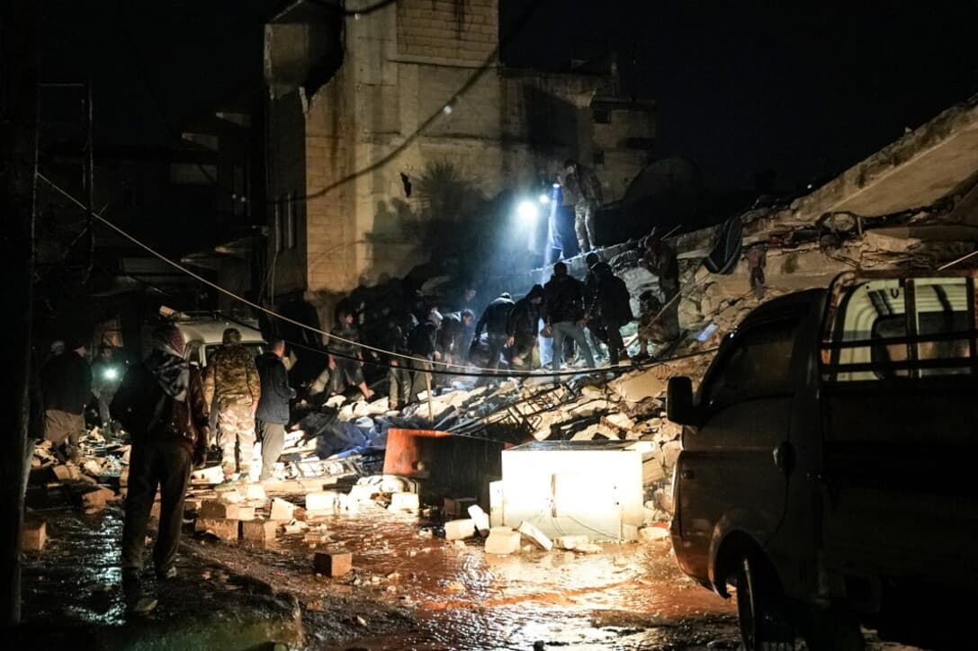 Tërmet 7.8 ballë mes Turqisë dhe Sirisë, 1200 të vdekur dhe mijëra të plagosur