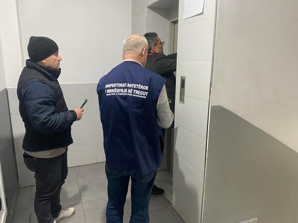 ISHMT: Ashensori u shkëput nga mbingarkesa, ishte i paregjistruar