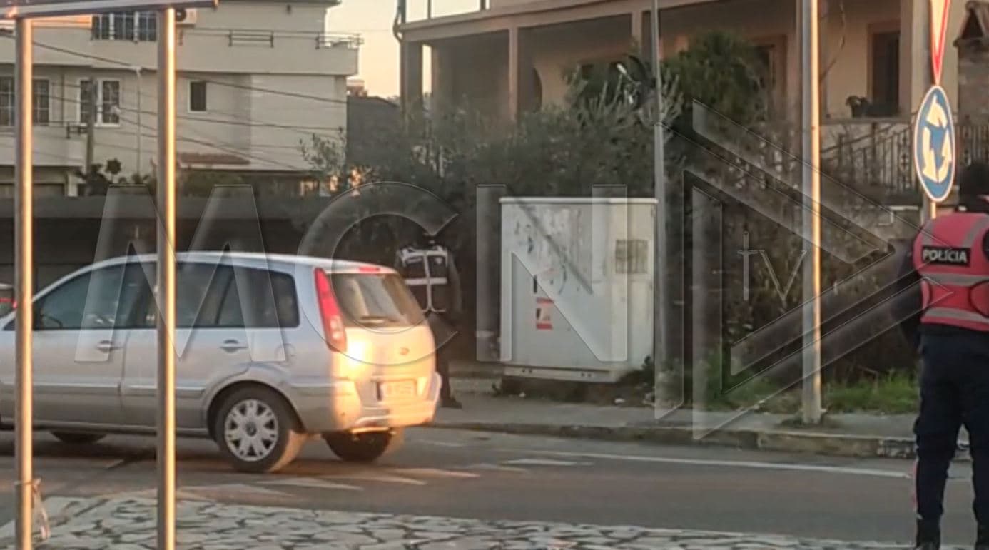 Elbasan, policia kontrollon makinat luksoze dhe ato me targa të huaja në hyrje të qytetit (VIDEO)