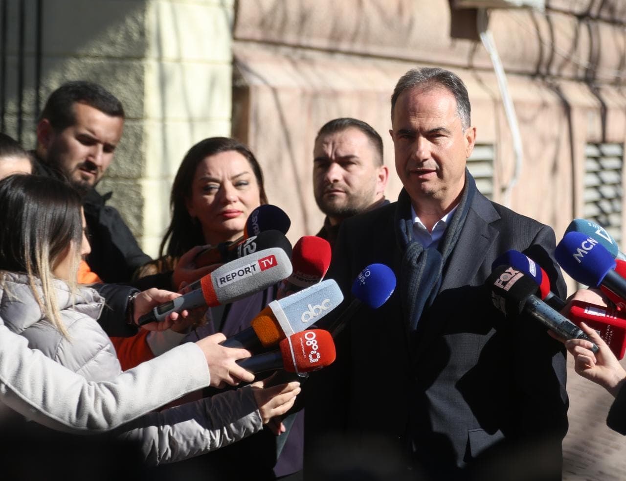 Boçi: Rama i trembur, bllokon seancën! Jep urdhra politikë nga vrima ku është futur