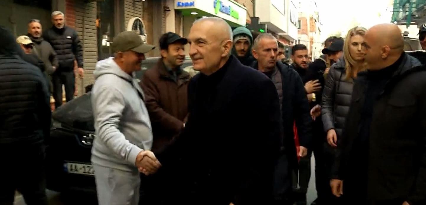 Protesta/ Meta del nga selia e PL, niset drejt Kryeministrisë: Rama të ikë njëherë e më parë