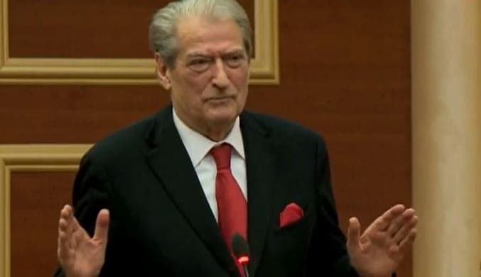 "Eliza, cilës i ka djegur më shumë deklarata që bëra?", Berisha: Ai që keni kryetar grupi është kapur duke nxjerrë viza për trafik femrash