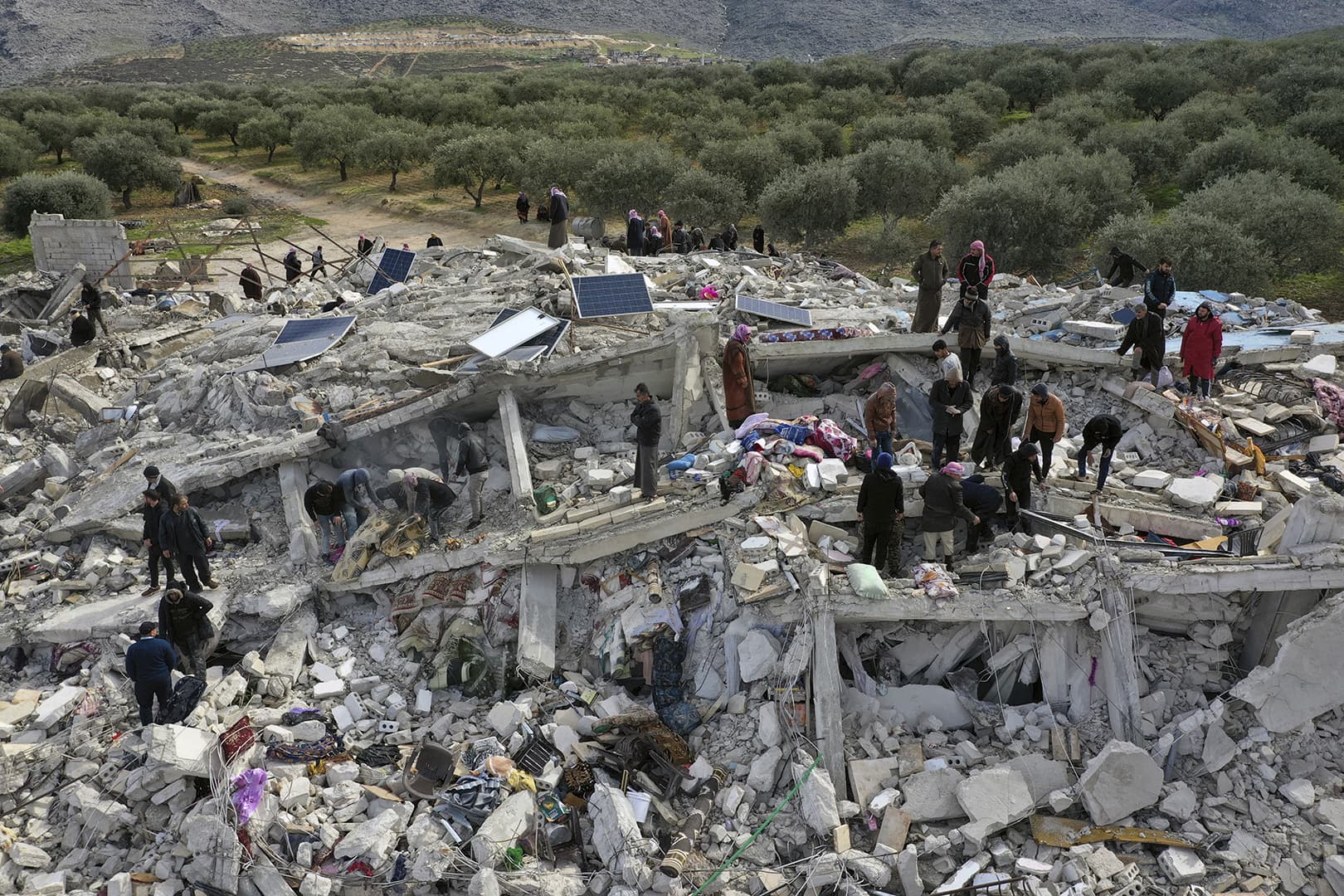 Shkon në 34 mijë numri i viktimave nga tërmeti në Turqi dhe Siri, vijojnë kërkimet nën rrënoja