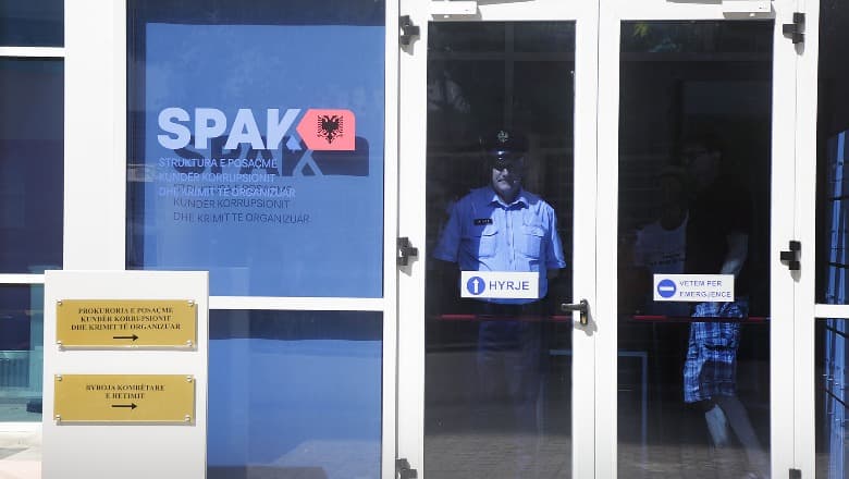 Korrupsion dhe shpërdorim detyre, në pranga 4 zyrtarë të lartë të Bashkisë Dimal