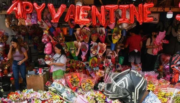 Filipine, një kryetar bashkie shpërblen punonjësit e tij beqarë për Shën Valentin
