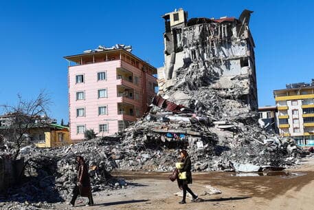 Tërmeti, mbi 50,000 ndërtesa u shembën ose u shkatërruan në Turqi