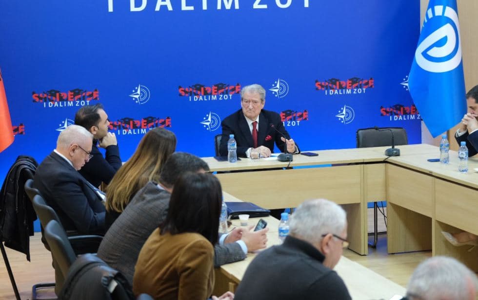 Një ditë para protestës/ Berisha: Rama do shkojë në Parlament, por ka frikë e tmerr nga prania jonë