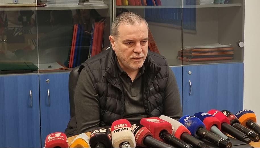 Vdekja e 60-vjeçarit në Shkodër/ Reagon drejtori i spitalit: Ambulanca shkoi 7 minuta pas njoftimit (VIDEO)