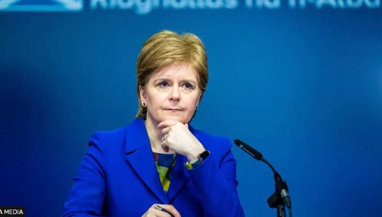 Nicola Sturgeon jep dorëheqjen si ministre e parë e Skocisë