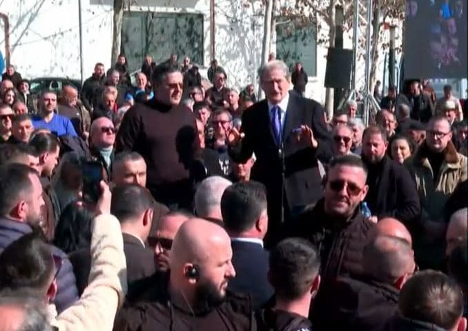 Berisha: Nëse Rama s'vjen në Parlament, do të shkojmë atje ku struket! Surreli do jetë objekt i revolucionit paqësor