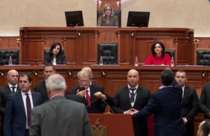 Përjashtimi i Berishës dhe deputetëve të tjerë të PD/ Byroja e Kuvendit lë në fuqi vendimin