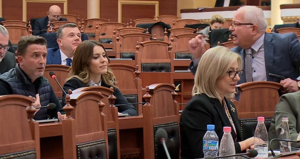 Edmond Spaho përjashtohet me 10 ditë nga seancat e Kuvendit